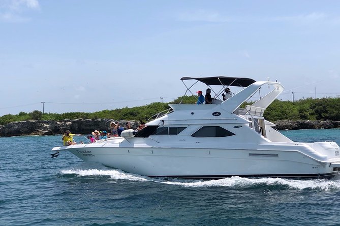 Private SeaRay 47ft Yacht Rental Cancun 23P6 - Service, celebrations, and group atmosphere