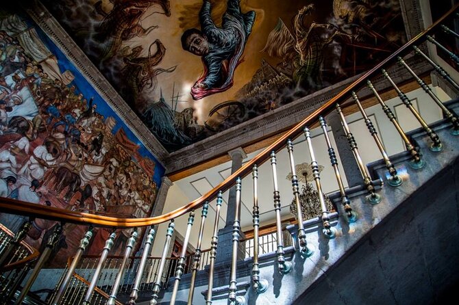 PRIVATE Tour Chapultepec Castle - Inside the castle: rooms, murals, and national history