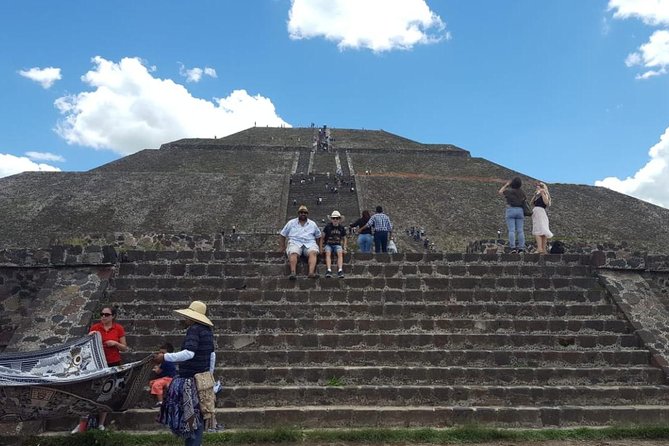 Private Tour: Teotihuacan and Guadalupe Shrine - Guides, drivers, and the value of a private car