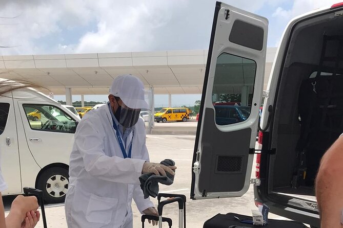 Private Transfer- Airport-Hotel Cancun Up 1 to 5 Passengers - Meeting your representative at Cancun International Airport