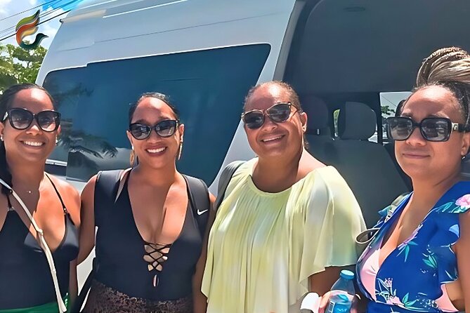 Private Transfer Cancun-Playa del Carmen/Ferry/Puerto Aventuras - What the vehicle is like