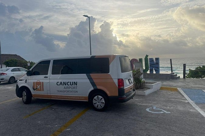 Private Transfer from Cancun Airport to Boulevard Kukulcan - A better arrival for some groups, but not everyone