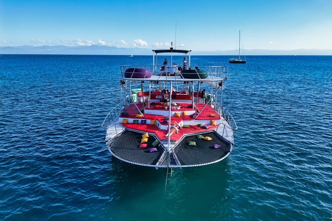 Private Yacht Charter on ChicaFun 1 Waterslides all inclusive - Colomitos and the smallest beach option