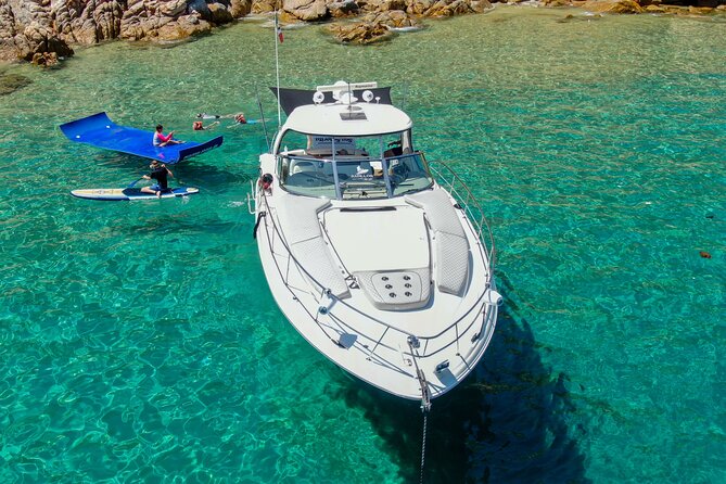 Private Yacht Sea Ray all-inclusive charter in Cabo - El Arco and the sea lions