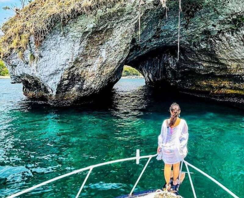 Puerto Vallarta: Los Arcos Islands Boat Tour and Snorkeling - Arriving at Mismaloya Beach