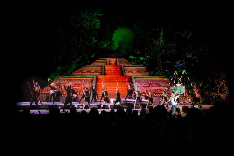 Puerto Vallarta Rhythms of the night, Show & Buffet dinner - The candlelit buffet and open bar