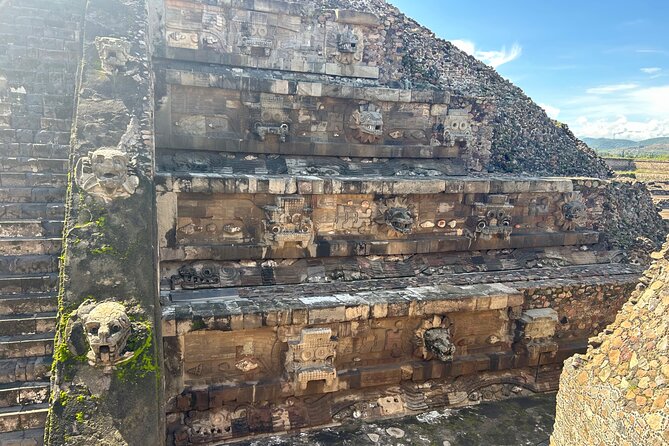 Pyramids of Teotihuacan and restaurant la Gruta (Original) - How the shared transport affects the day
