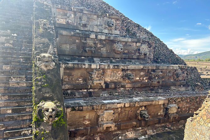 Pyramids of Teotihuacan Dawn (Tequila and Mezcal Tasting) - El Quetzal Artesanias and the tasting stop