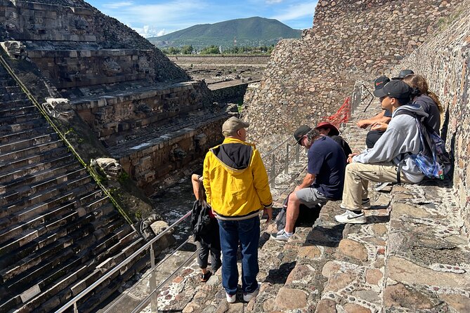 Pyramids of Teotihuacan Dawn (Tequila and Mezcal Tasting) - Timing, meeting point, and the six-hour commitment