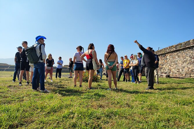 Pyramids of Teotihuacan without traps for tourists morning or afternoon - Transport from Mexico City: efficient, but check your seating