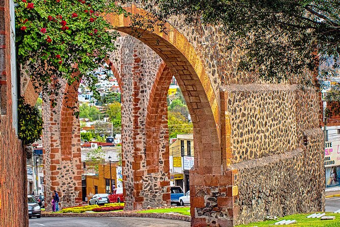 Queretaro: colonial architecture and history - Santa Clara, one corner with several layers