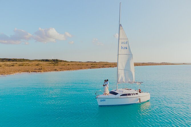 Sailboat tour across the seven colors lagoon in Bacalar - Emerald Cenote and Black Cenote, two different water settings