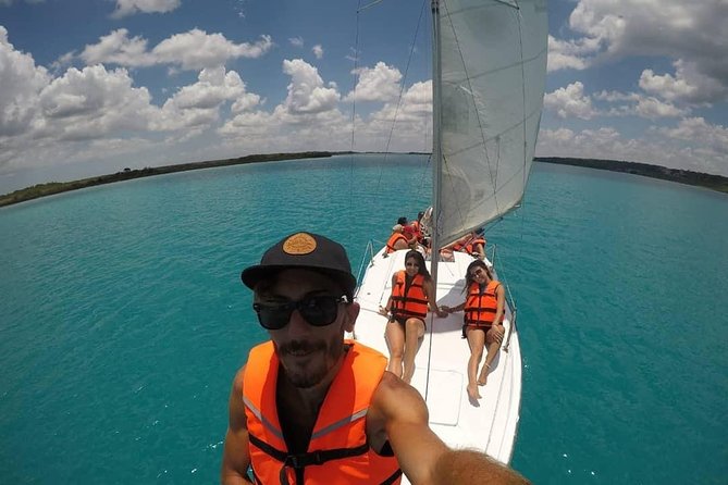 Sailing Tour through the Laguna de los Siete Colores - The crew makes a bigger difference than the boat