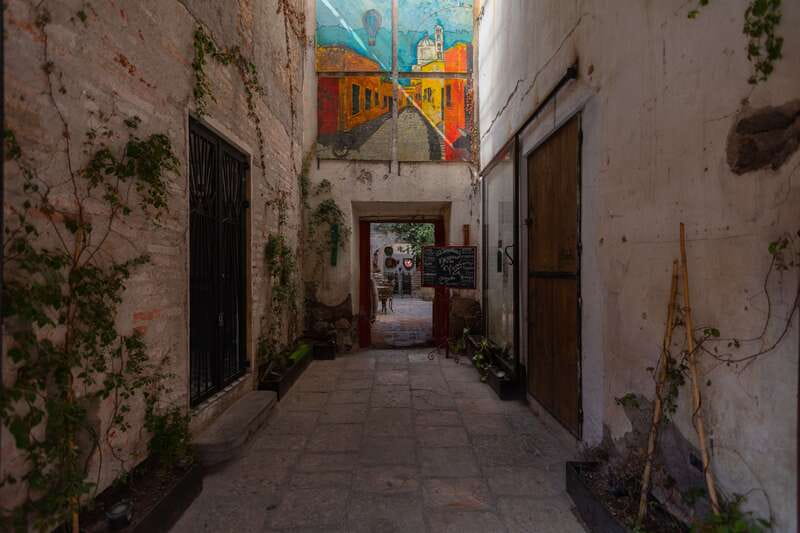 San Miguel: Landmarks and Lunch Walking Tour in English - Key points at a glance