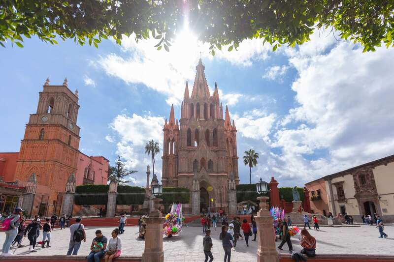 San Miguel: Landmarks and Lunch Walking Tour in English - Starting at Plaza de San Francisco
