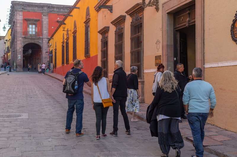 San Miguel: Landmarks and Lunch Walking Tour in English - Practical tips for getting more from the tour