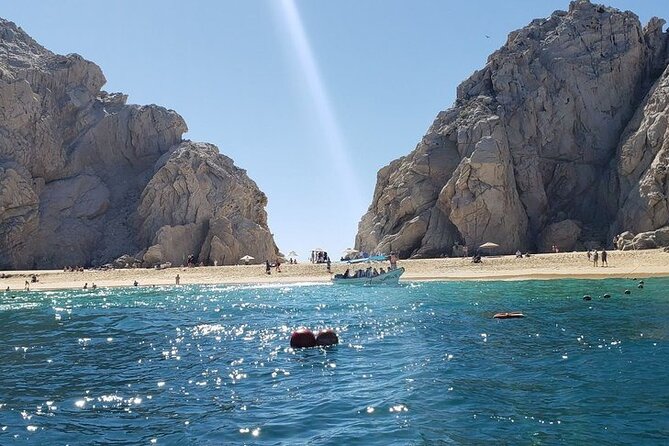 Shared Tour to the Arch of Cabo San Lucas - A small boat, a small group, and a few inconsistencies