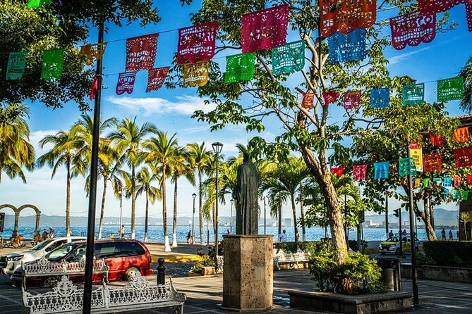 Signature City Tour: The Private Experience in Puerto Vallarta - Guides, pace, and the private format