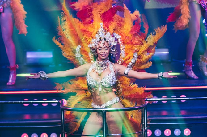 Skip the Line: Cancun Coco Bongo Regular Entrance Ticket - How crowded is the main floor?