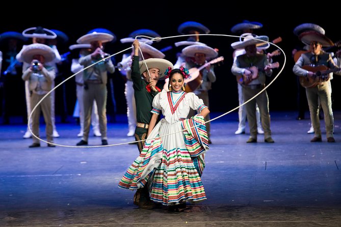 Small Group: Discover the Folkloric Ballet of Mexico - What the small group adds