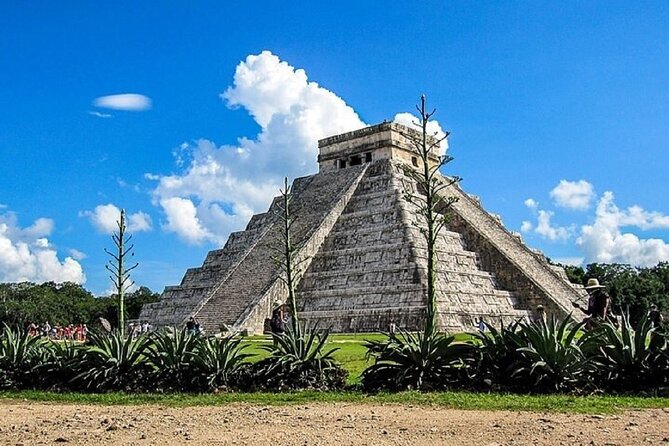 Small Group Tour to Chichen Itza, Cenote and Ekbalam from Cancun - Chichen Itza before the heat takes over