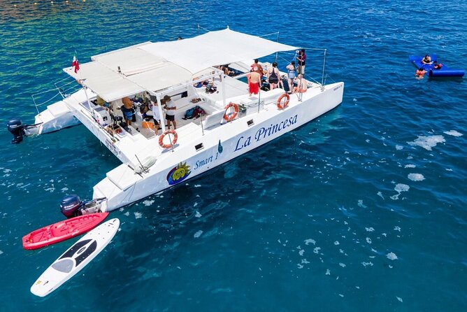Snorkeling Catamaran Tour at Santa Maria Bay - What the catamaran is like underway