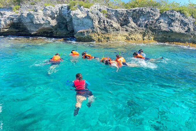 Snorkeling in Isla Mujeres and Underwater Museum - Lighthouse Reef: fish, coral, and a fast pace