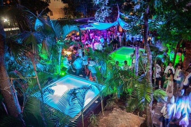 Social Pubcrawl Barcrawl Tulum - Stop three: Santino Bar and the rooftop finish
