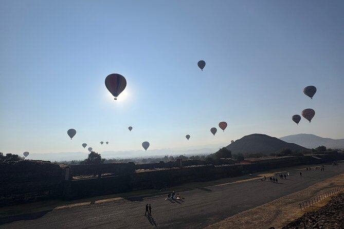 Teotihuacan Archaeology Tours - Climbing the Sun Pyramid