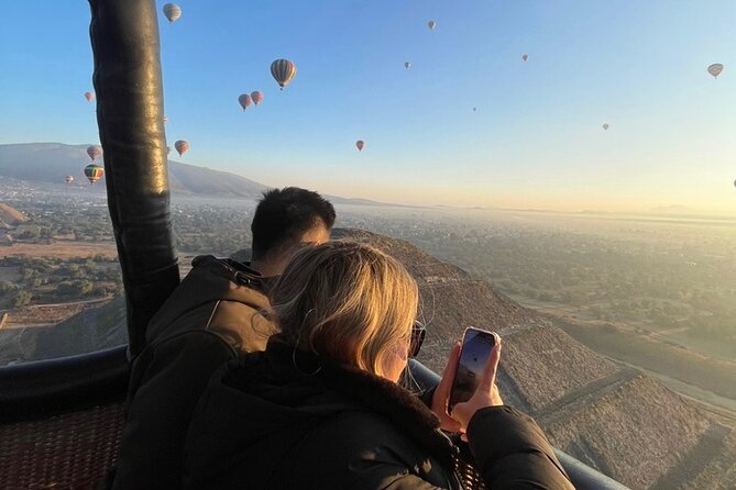 Teotihuacan balloon flight with cave breakfast and CDMX pickup - A pre-dawn start from Mexico City