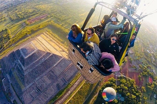 Teotihuacan Balloon ride + Transportation + Breakfast + Pyramids - The pre-dawn start and drive from Mexico City