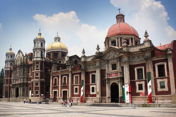 Teotihuacan & Basilica Guadalupe Tour with lunch - Lunch with a view, but expect a late meal
