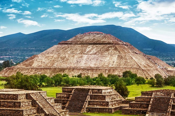 Teotihuacan & Guadalupe Shrine + Xochimilco, Coyoacán & Frida Kahlo Combo Tour - Day One at Tlatelolco and the Plaza of Three Cultures