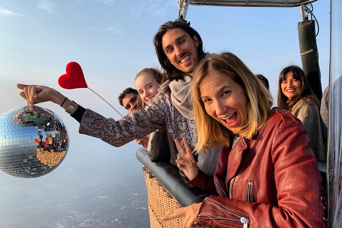 Teotihuacan Hot Air Balloon Flight from Mexico City / Volare - Boarding a basket with up to 16 passengers