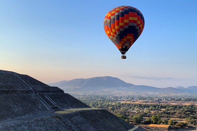 Teotihuacan Hot Air Balloon Flight from Mexico City / Volare - The 30 to 50 minute sunrise flight