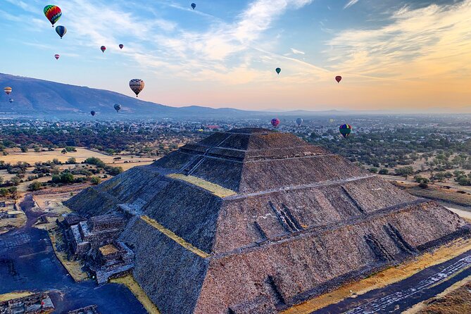 Teotihuacan Hot Air Balloon Flight from Mexico City / Volare - Landing, toast, and the flight diploma