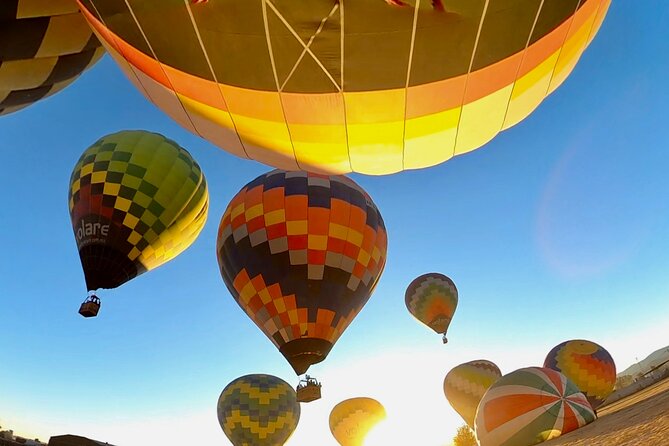 Teotihuacan Hot Air Balloon Flight from Mexico City / Volare - Watching Volare prepare the balloons