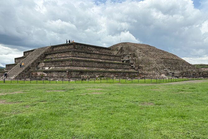 Teotihuacan Pyramids VIP Tour without Commercial Stops - Pyramid of the Sun and the final views