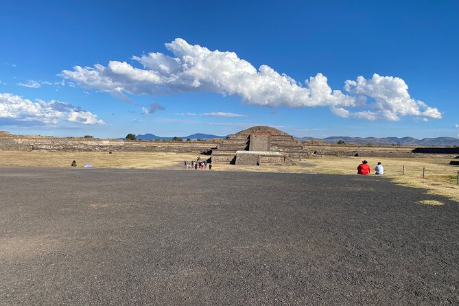 Teotihuacan Pyramids VIP Tour without Commercial Stops - Leaving Mexico City from one of five meeting points
