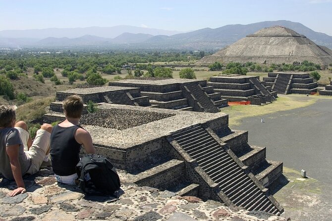 Teotihuacan, Shrine of Guadalupe & Tlatelolco - Lunch, liquor tasting, and the middle of the day