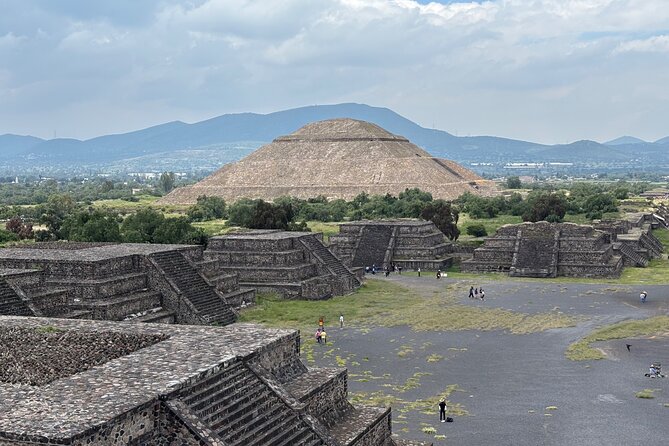 Teotihuacan without obligatory stops. No shops or restaurants. - What the $56 price includes