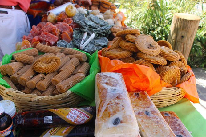 Todos Santos tour & Hotel California - Arriving in the center of Todos Santos