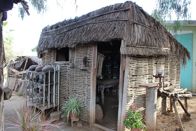 Todos Santos tour & Hotel California - Blanket weaving and the craft demonstrations