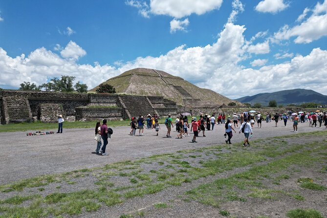 Tour to Teotihuacan with visit to ancient caves and CDMX transportation - What the $69.24 price really covers