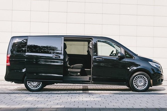 Transfer in Luxury Mercedes Benz Minivan - The drivers make the difference