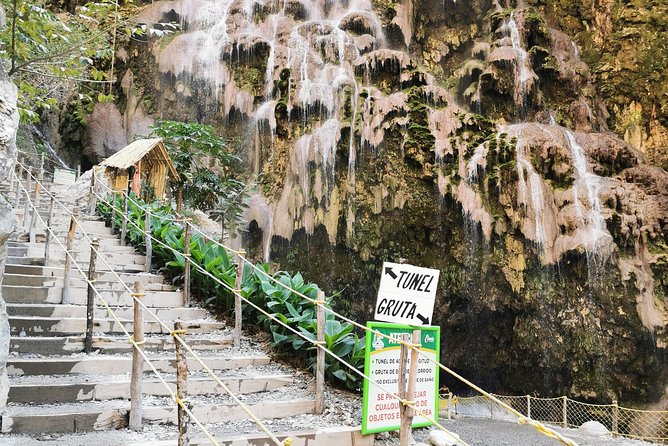 Travel to Tolantongo: Transportation and tickets - Hanging bridges, waterfalls, and walking routes