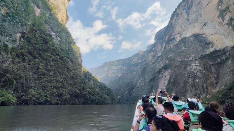 Tuxtla Gutierrez: Sumidero, Chiapa de Corzo and Miradores - Chiapa de Corzo and the 16th-century fountain