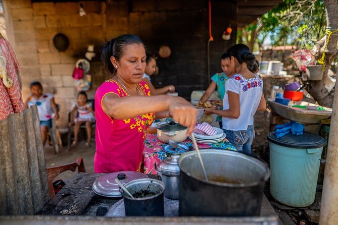 Unlock Teotihuacan Pyramids: Private Tour & Delicious Local Lunch - From Casa de los Azulejos to the open countryside