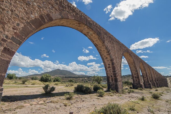Unlock Teotihuacan Pyramids: Private Tour & Delicious Local Lunch - Walking the Calzada de los Muertos