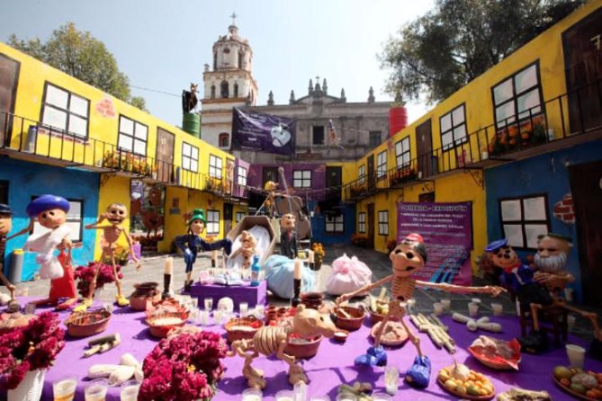 XOCHIMILCO & COYOACAN (Private) - How the one-hour trajinera ride works